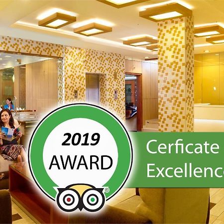 Hotel Aiswarya Kochi Bagian luar foto