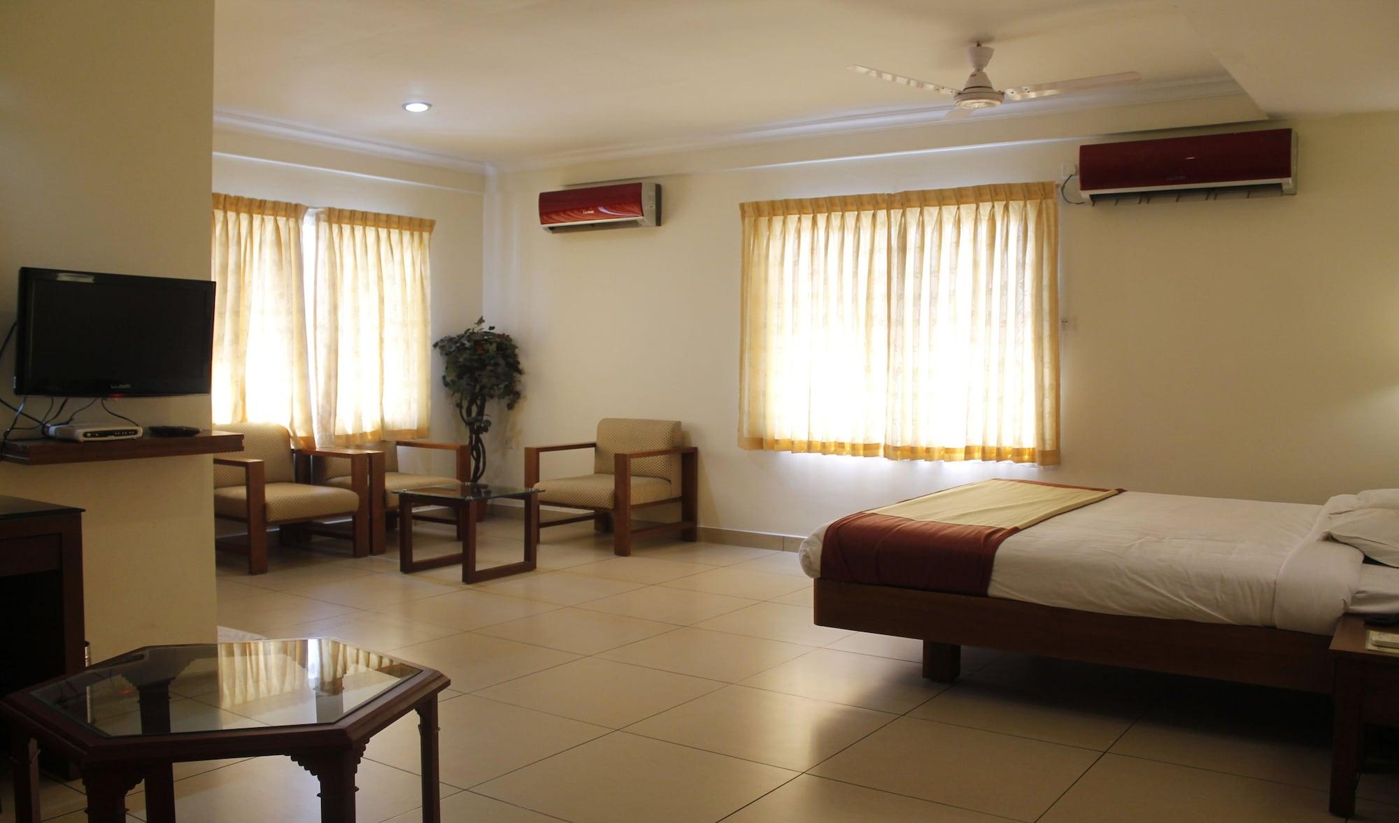 Hotel Aiswarya Kochi Bagian luar foto