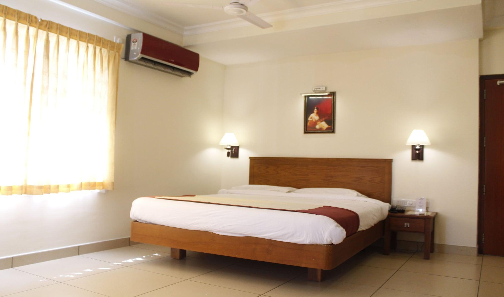 Hotel Aiswarya Kochi Bagian luar foto