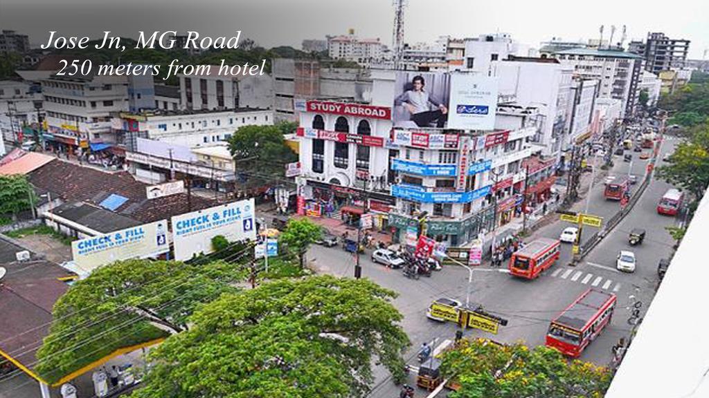 Hotel Aiswarya Kochi Bagian luar foto