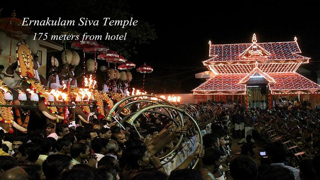 Hotel Aiswarya Kochi Bagian luar foto