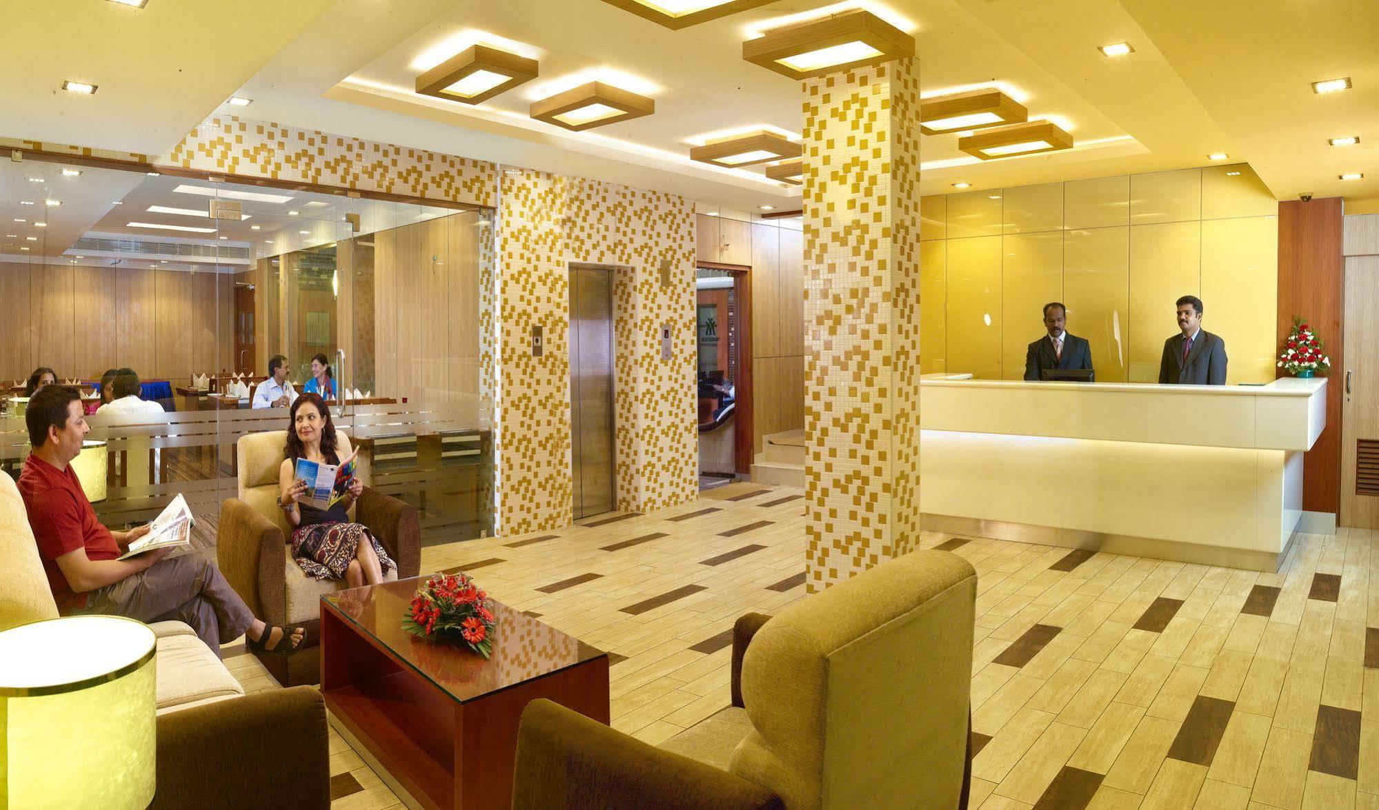 Hotel Aiswarya Kochi Bagian luar foto
